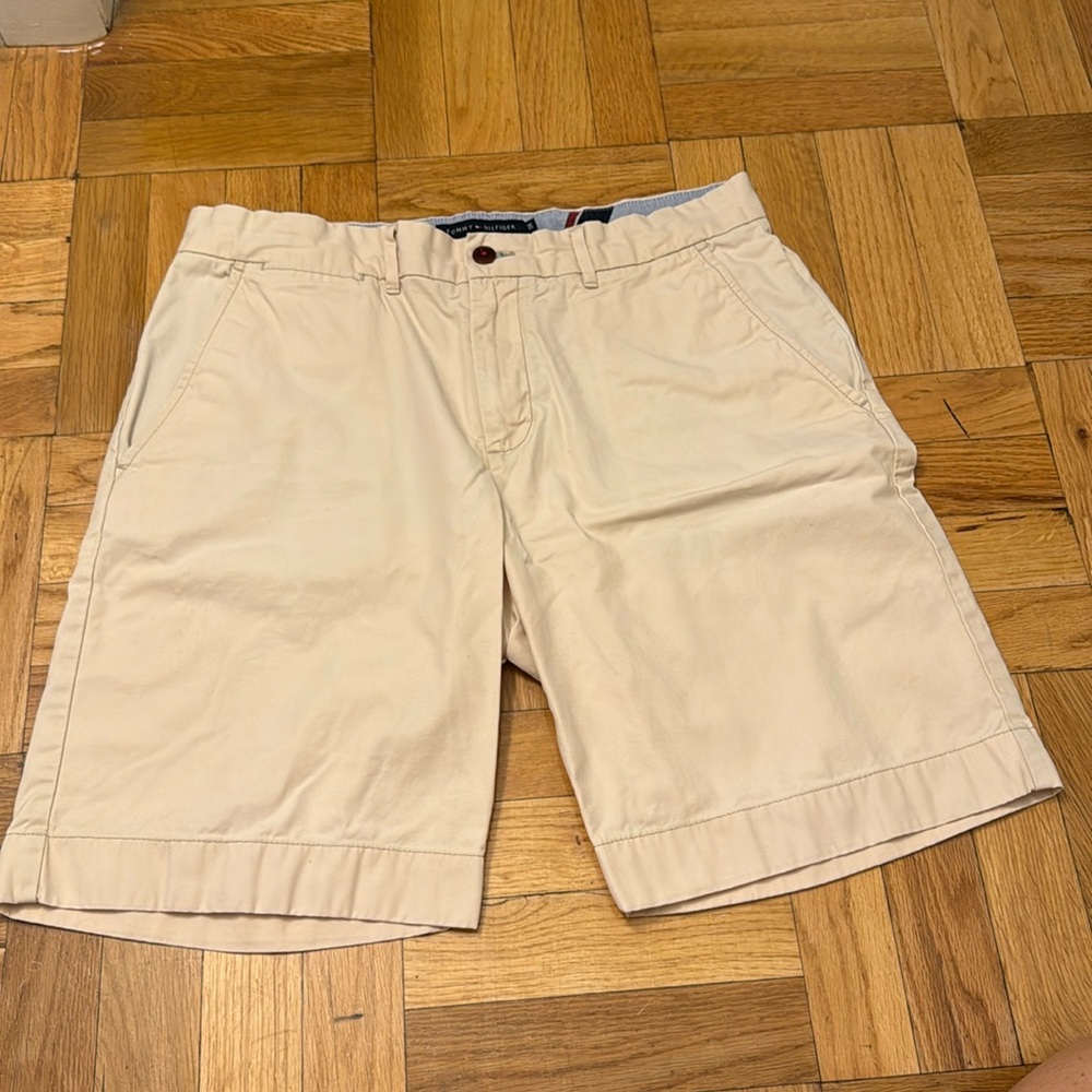 Tommy Hilfger Classic Fit Khaki Shorts